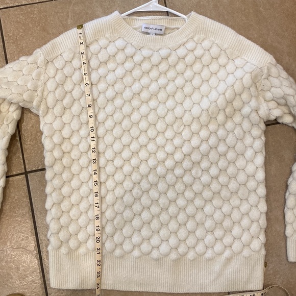 Gibson Latimer Puffy Honeycomb White Sweater. Size Large - Picture 6 of 9